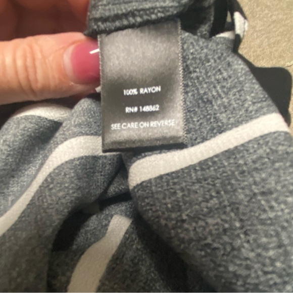 Torrid Women’s Striped Sleeveless Top Size 5X Chain Detail Black White Flowy - Picture 9 of 13